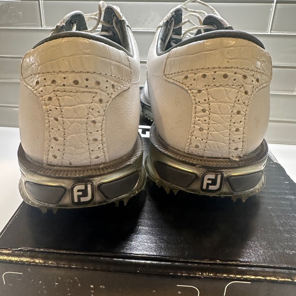 FOOTJOY Dryjoys Tour Golf Shoes White - Picture 6 of 7